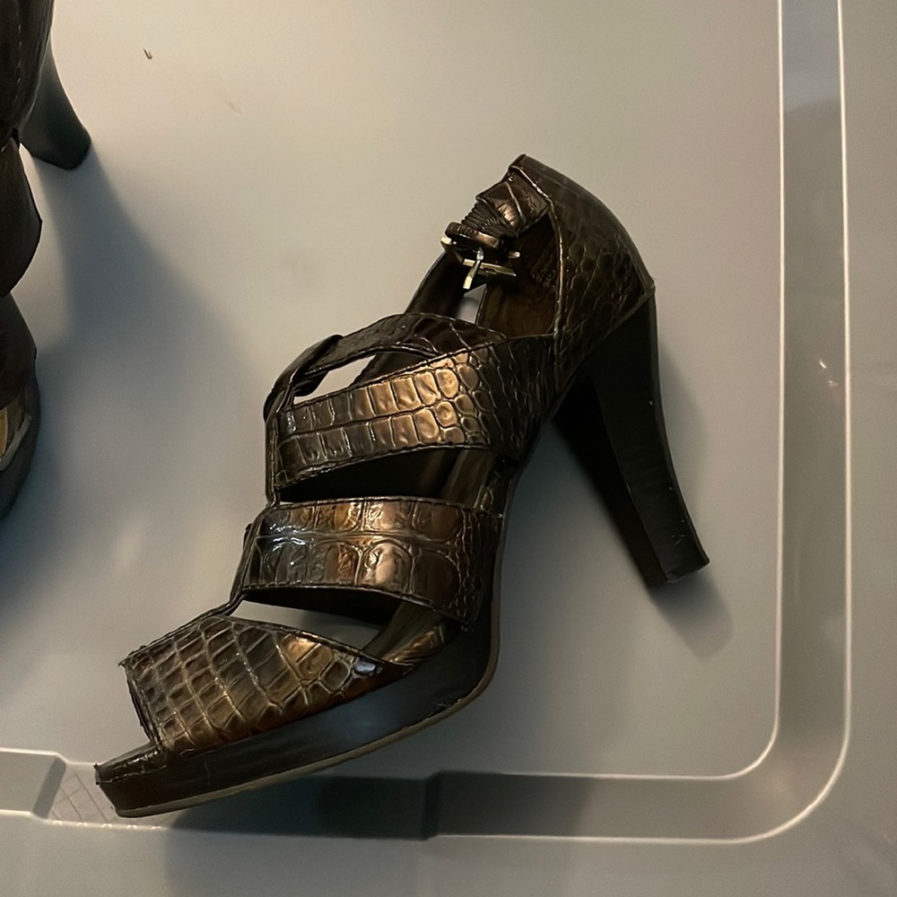 High heel shoes